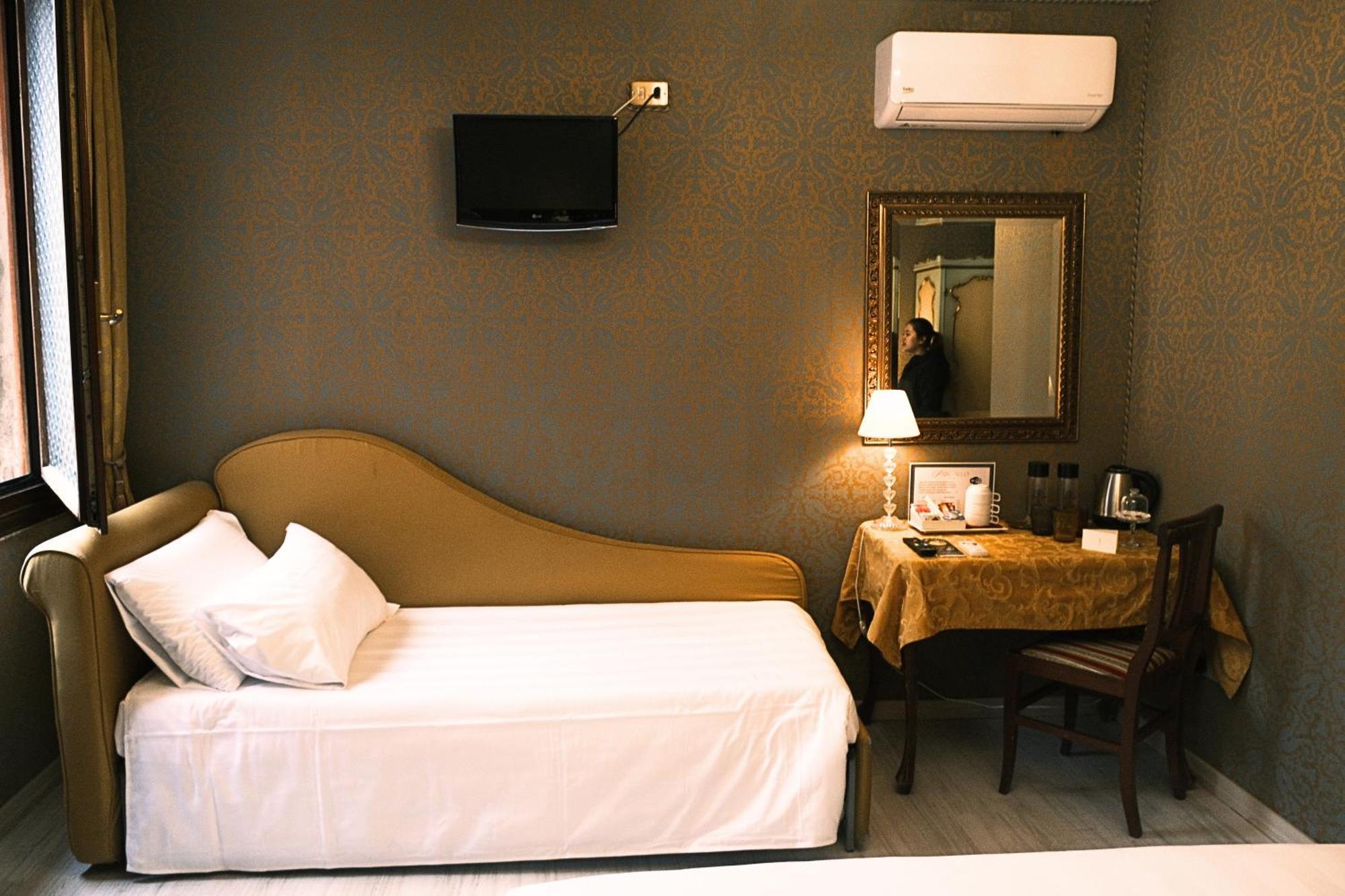 Hotel H O T E L S A N G A L L O L Venice